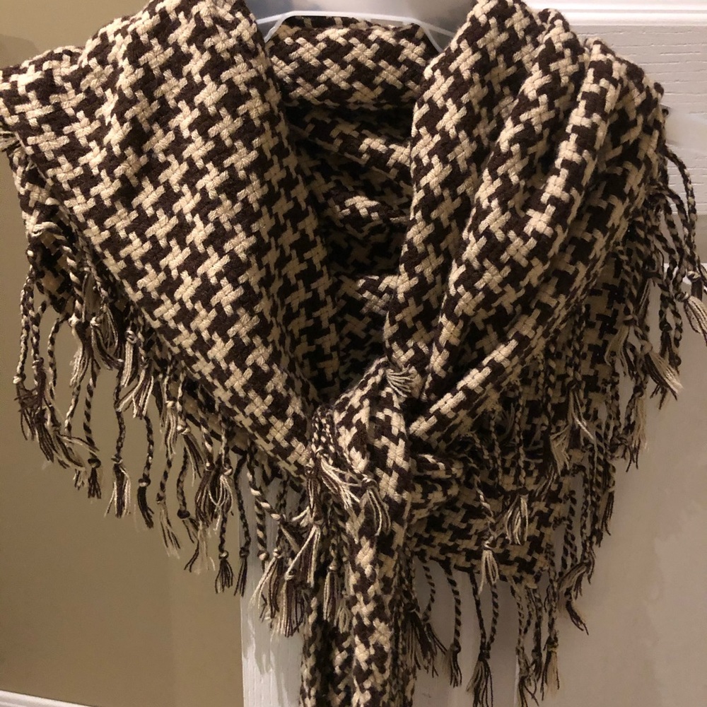 Cozy triangle plaid scarf